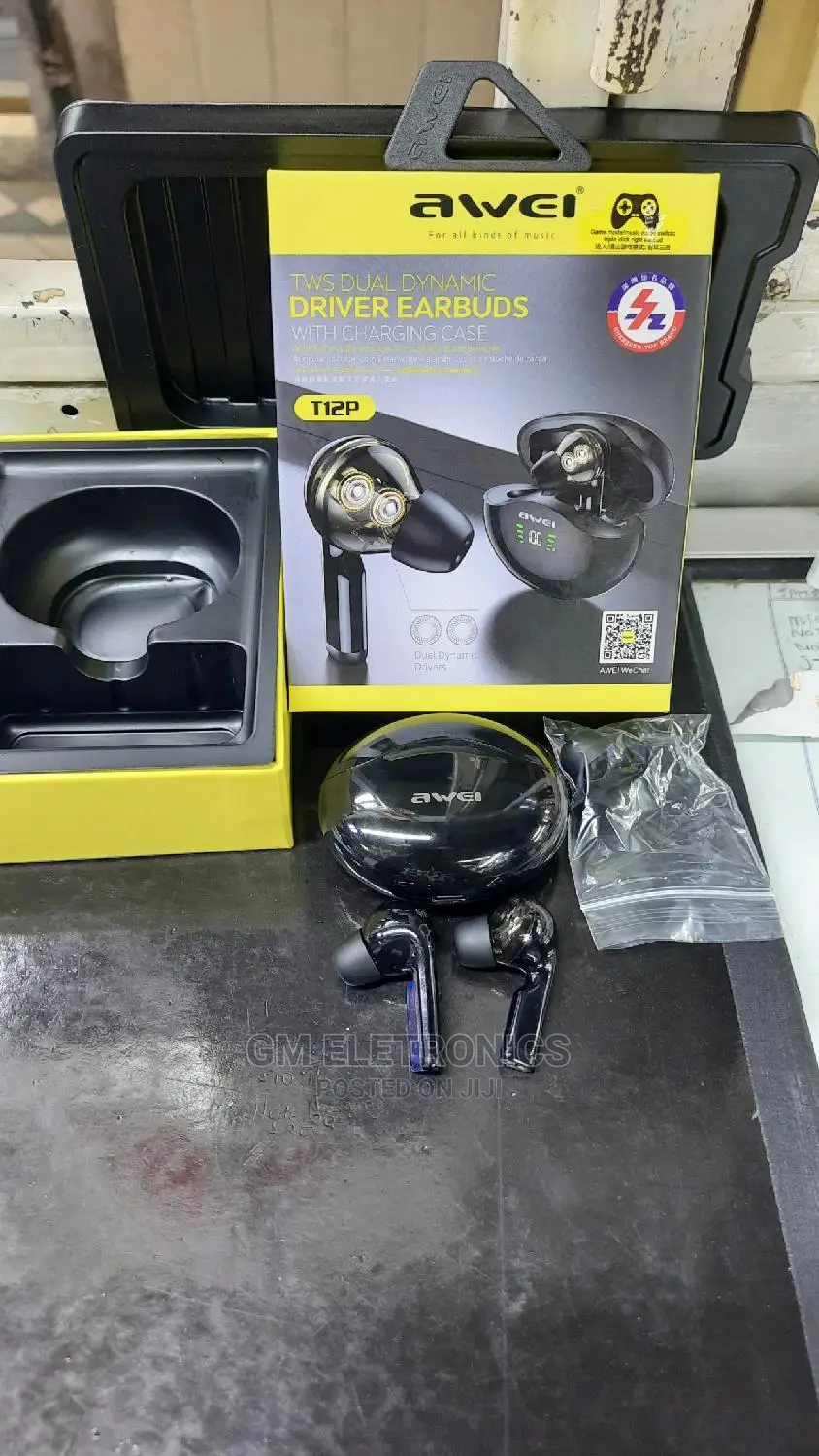 Awei Dual Dynamic Earbuds With Charging Case .