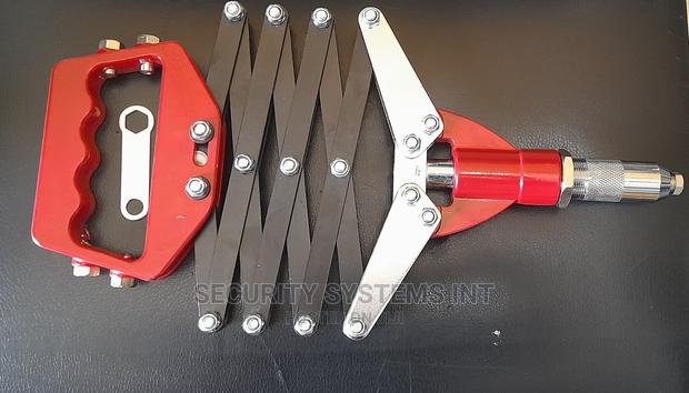 Handheld Rivet Gun - main view