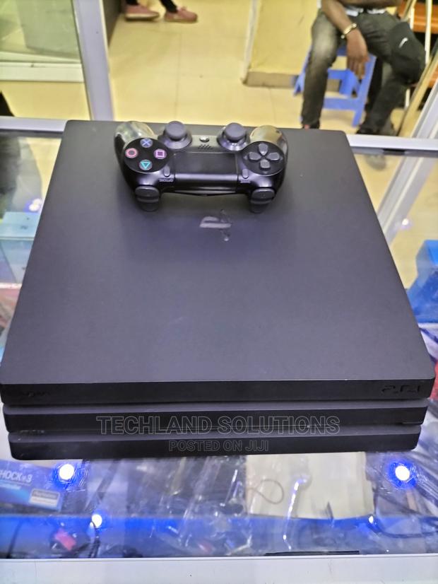 SONY Playstation 4 PRO - main view