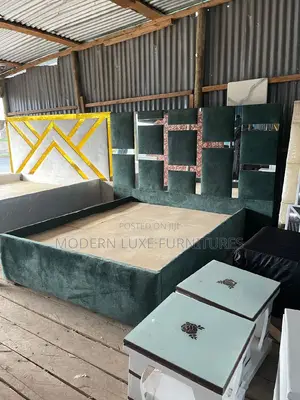 Bed,Mirrored Bed