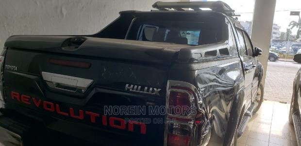 Toyota Hilux 2016 Teal - thumbnail 2