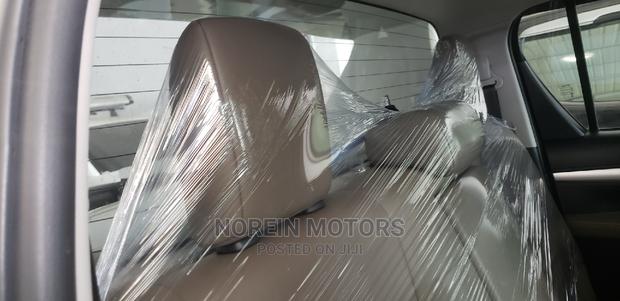 Toyota Hilux 2016 Off White - thumbnail 4