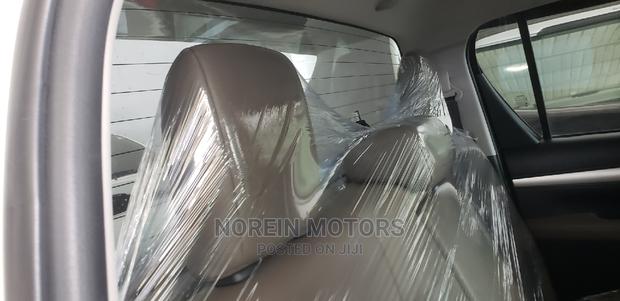 Toyota Hilux 2016 Off White - thumbnail 9