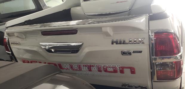 Toyota Hilux 2016 Off White - thumbnail 10