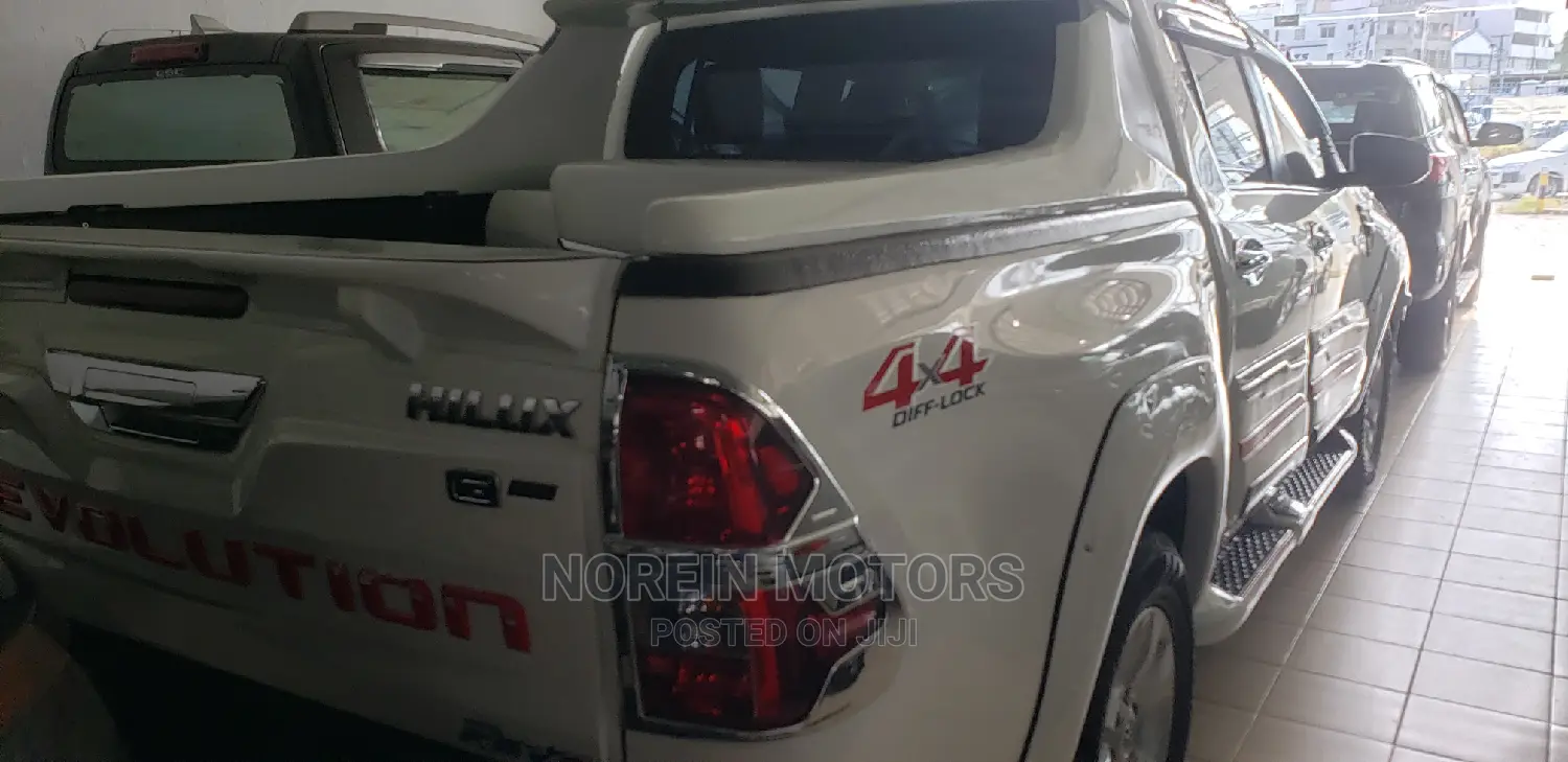 Toyota Hilux 2016 Off White