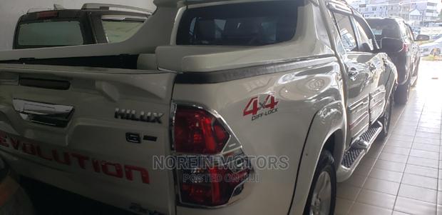 Toyota Hilux 2016 Off White - thumbnail 12