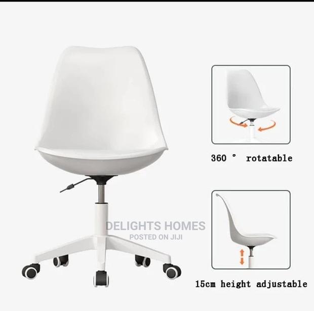 Swivel Eames Chair With Wheels