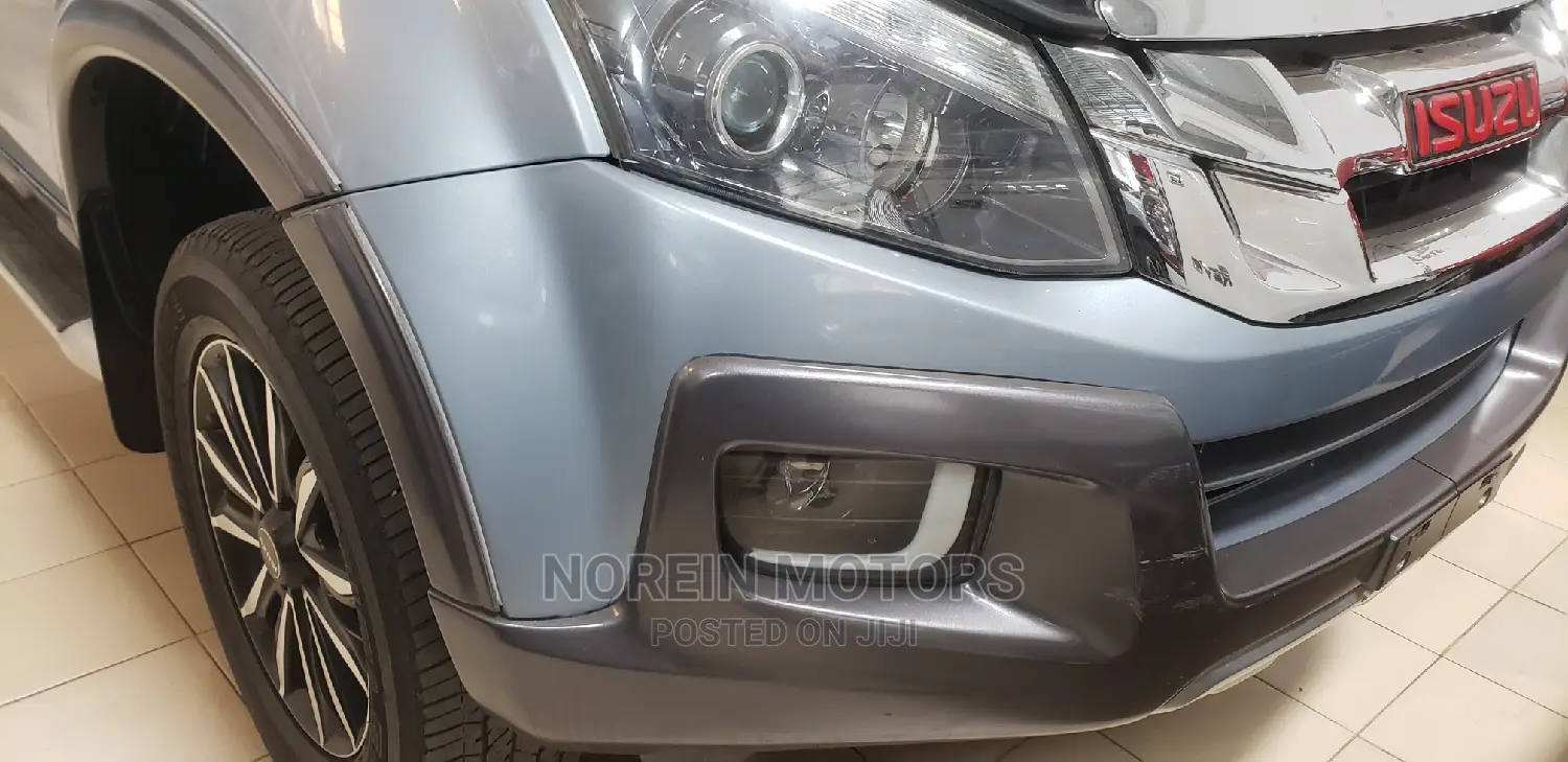 Isuzu D-MAX 2014 Blue