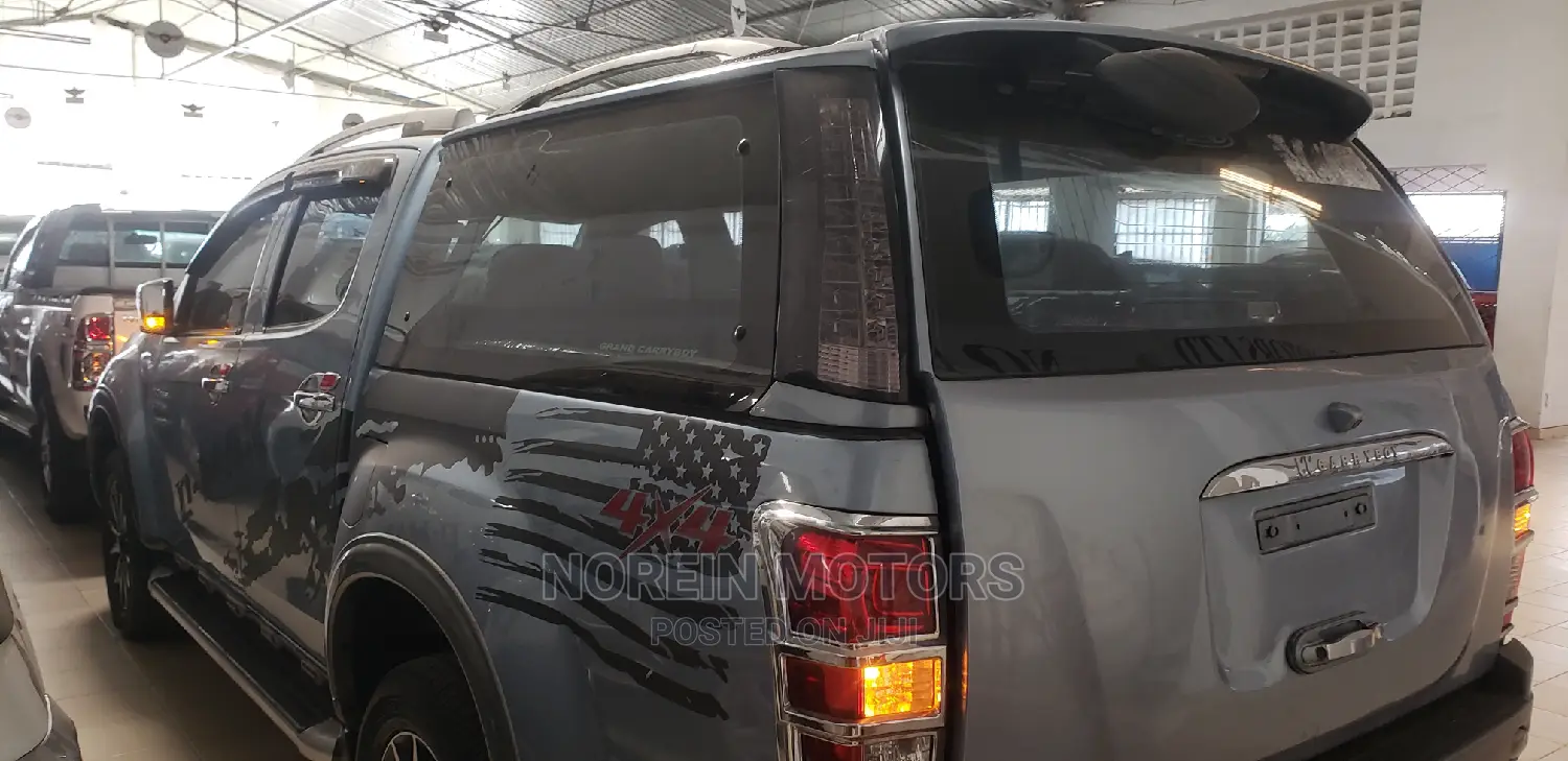 Isuzu D-MAX 2014 Blue