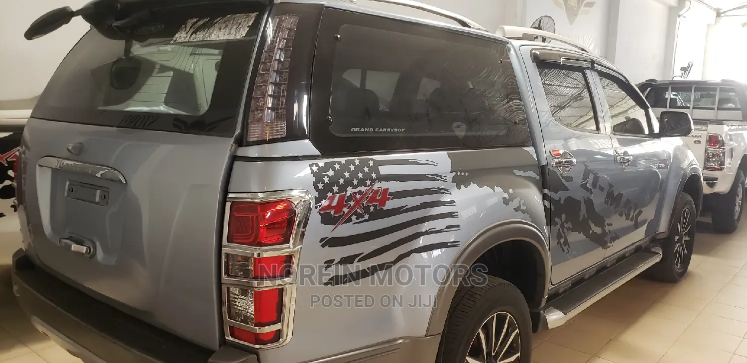 Isuzu D-MAX 2014 Blue