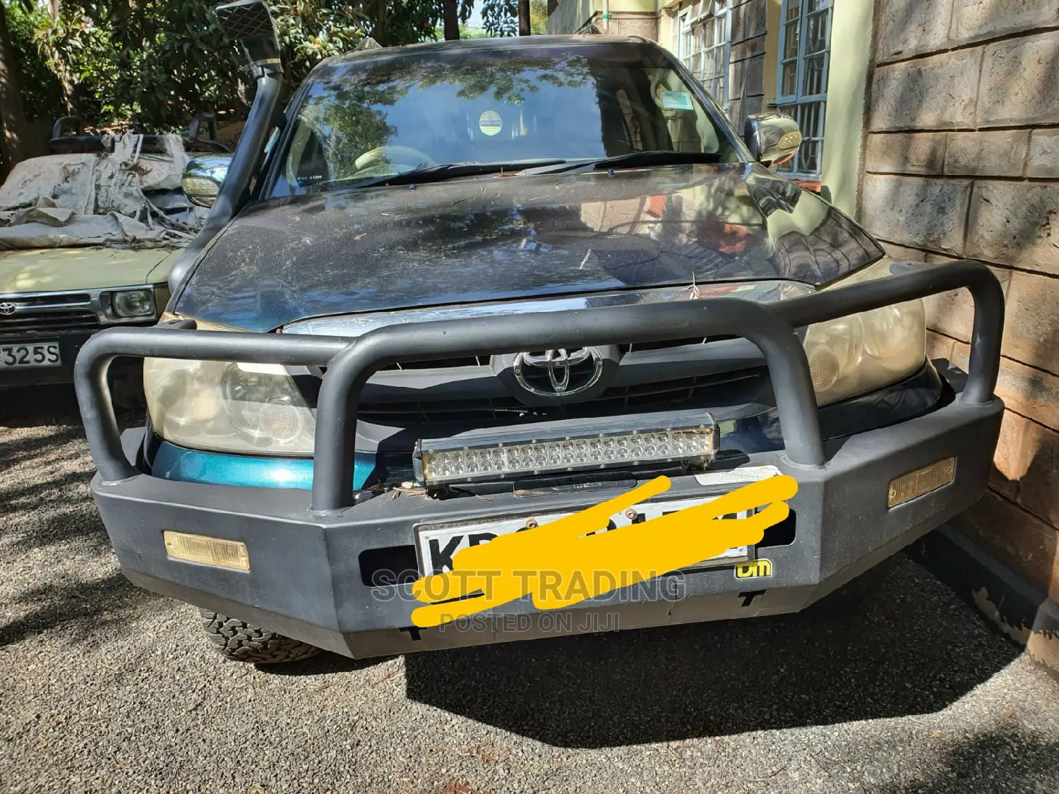 Hillux Vigo Front Windscreen