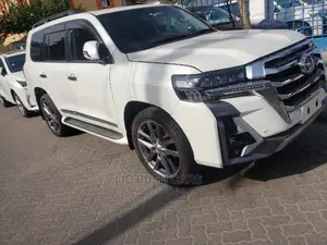Toyota Land Cruiser 2016 White