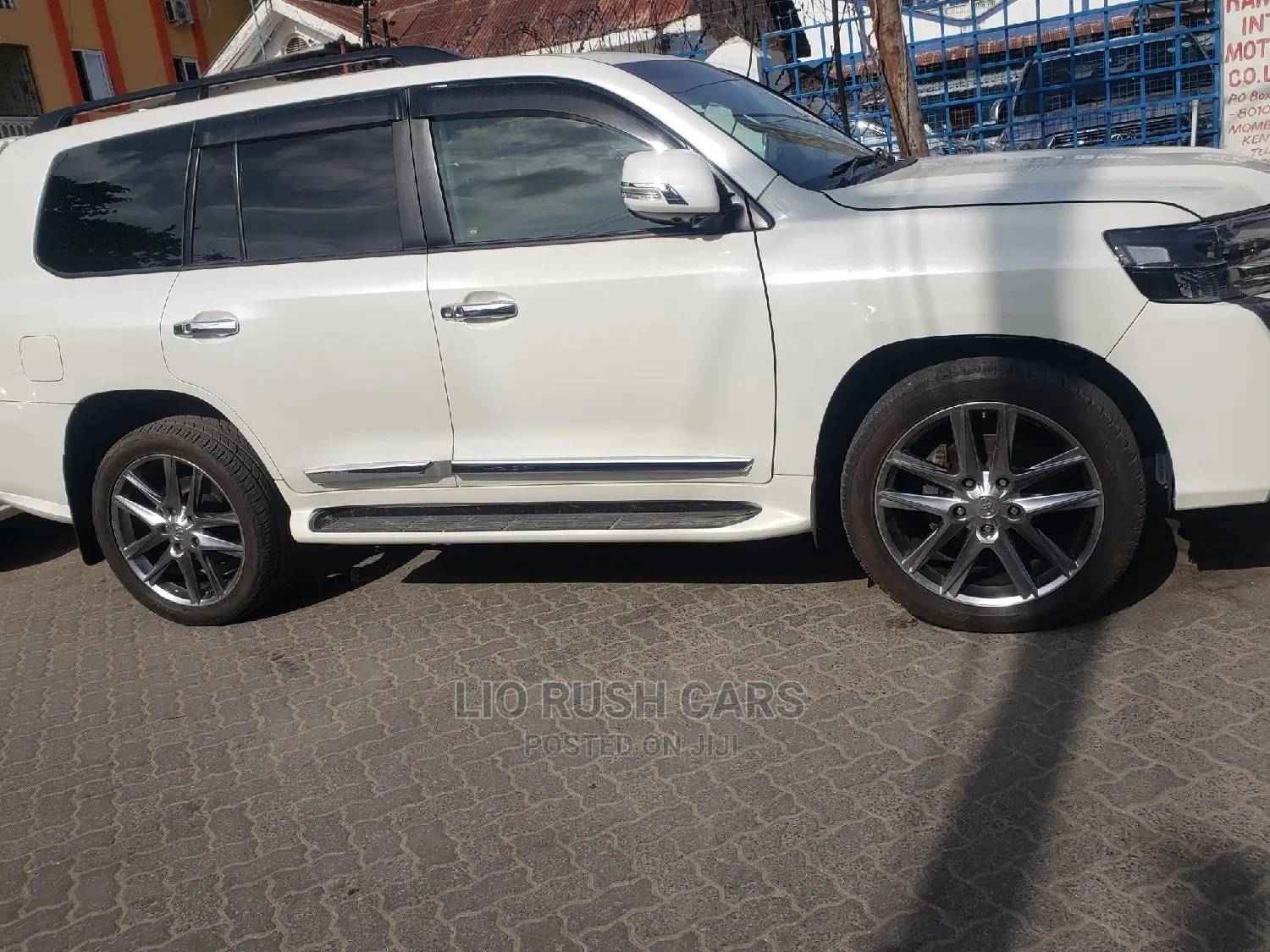 Toyota Land Cruiser 2016 White