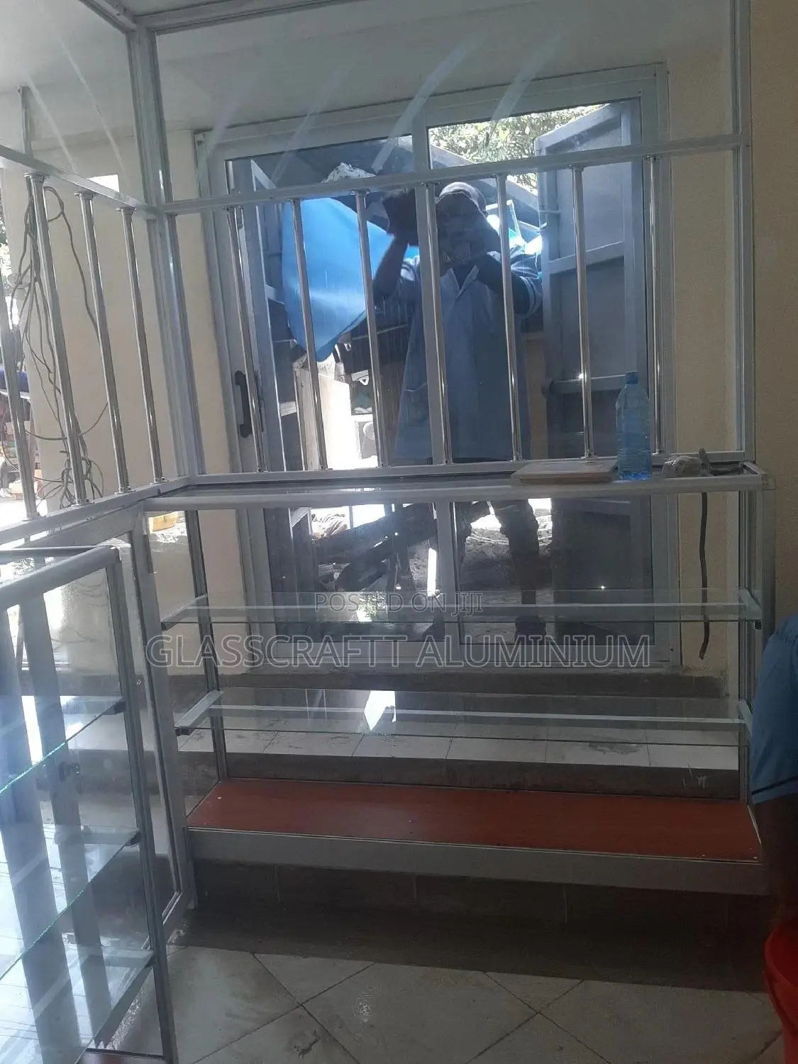 Aluminium And Glass Desplay