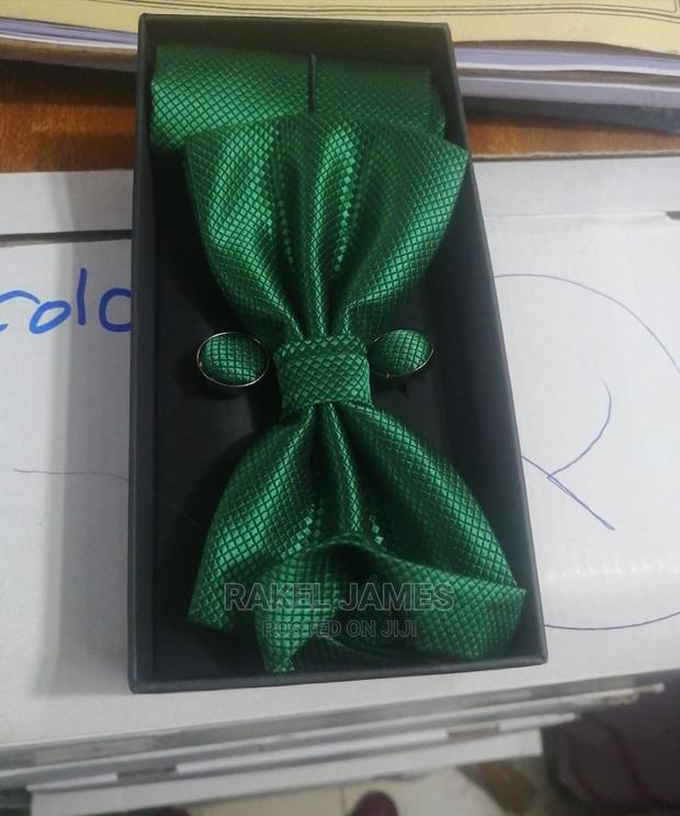 Green Bowtie - main view