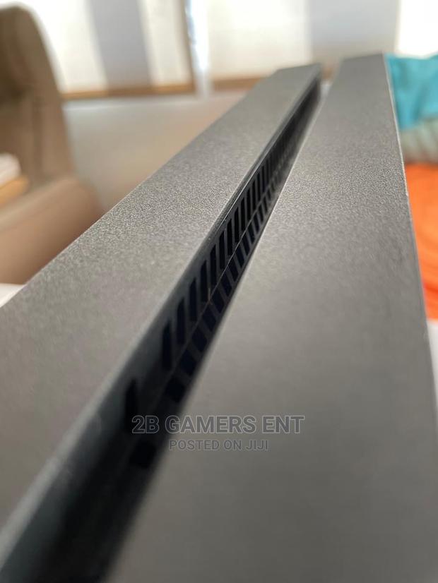 Play Station 4, Chipped, Std - thumbnail 2