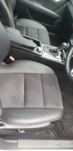 Mercedes-Benz C180 2014 Burgandy