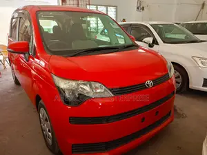 Toyota Spade 2015 Red