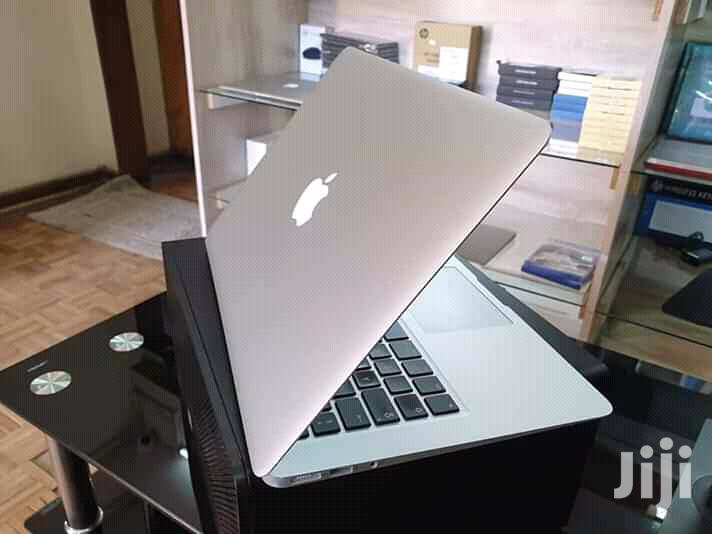 Laptop Apple Macbook Air 4GB Intel Core i5 SSD 256GB
