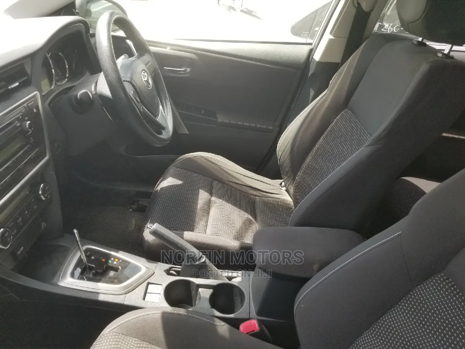 Toyota Auris 2014 Silver