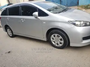 Toyota Wish 2012 Silver
