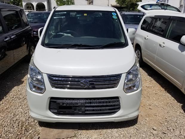 Suzuki Wagon 2015 White - main view