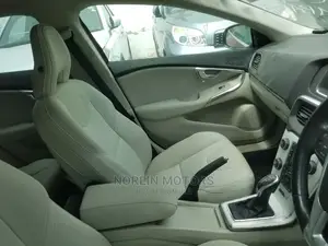 Volvo V40 2014 Red