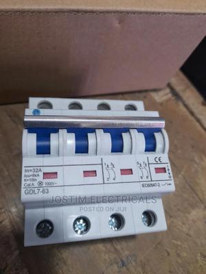 32A Solar Circuit Breakers 4pole - thumbnail 2