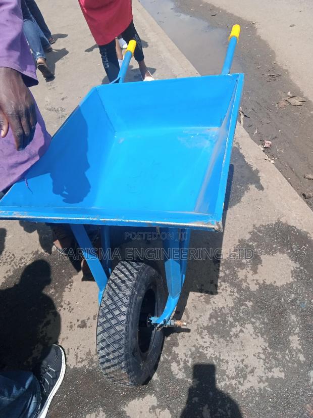 Heavy Gauge Wheelbarrow - thumbnail 2