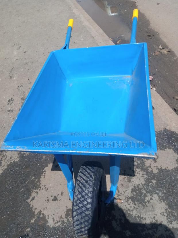 Heavy Gauge Wheelbarrow - thumbnail 3