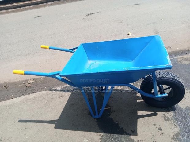 Heavy Gauge Wheelbarrow - thumbnail 4