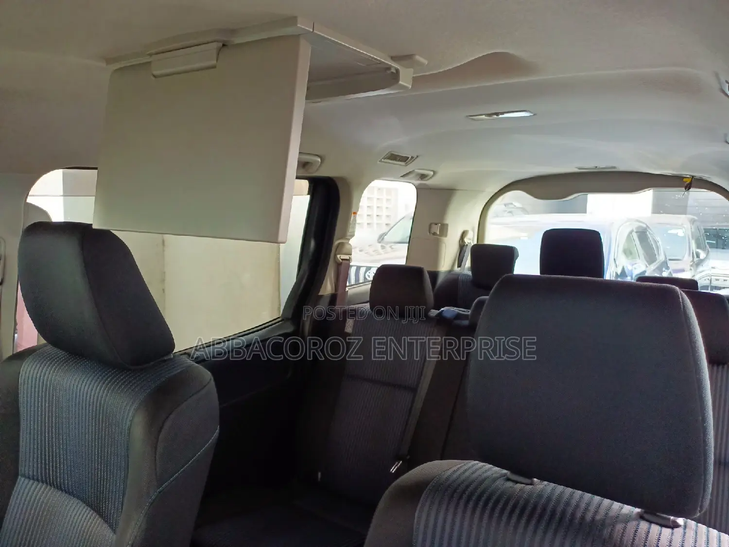 Toyota Noah 2.0 AWD (8 Seater) 2015 Black