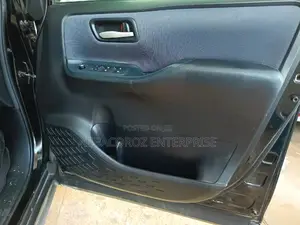 Toyota Noah 2.0 AWD (8 Seater) 2015 Black