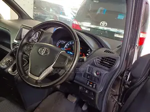 Toyota Noah 2.0 AWD (8 Seater) 2015 Black