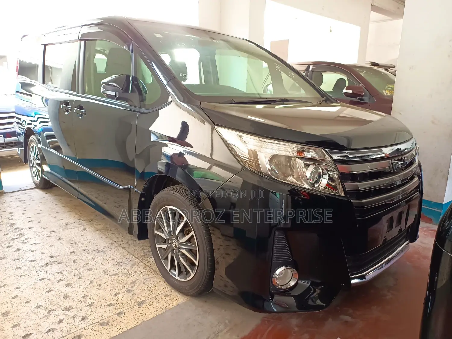 Toyota Noah 2.0 AWD (8 Seater) 2015 Black