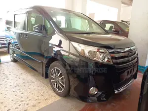 Toyota Noah 2.0 AWD (8 Seater) 2015 Black