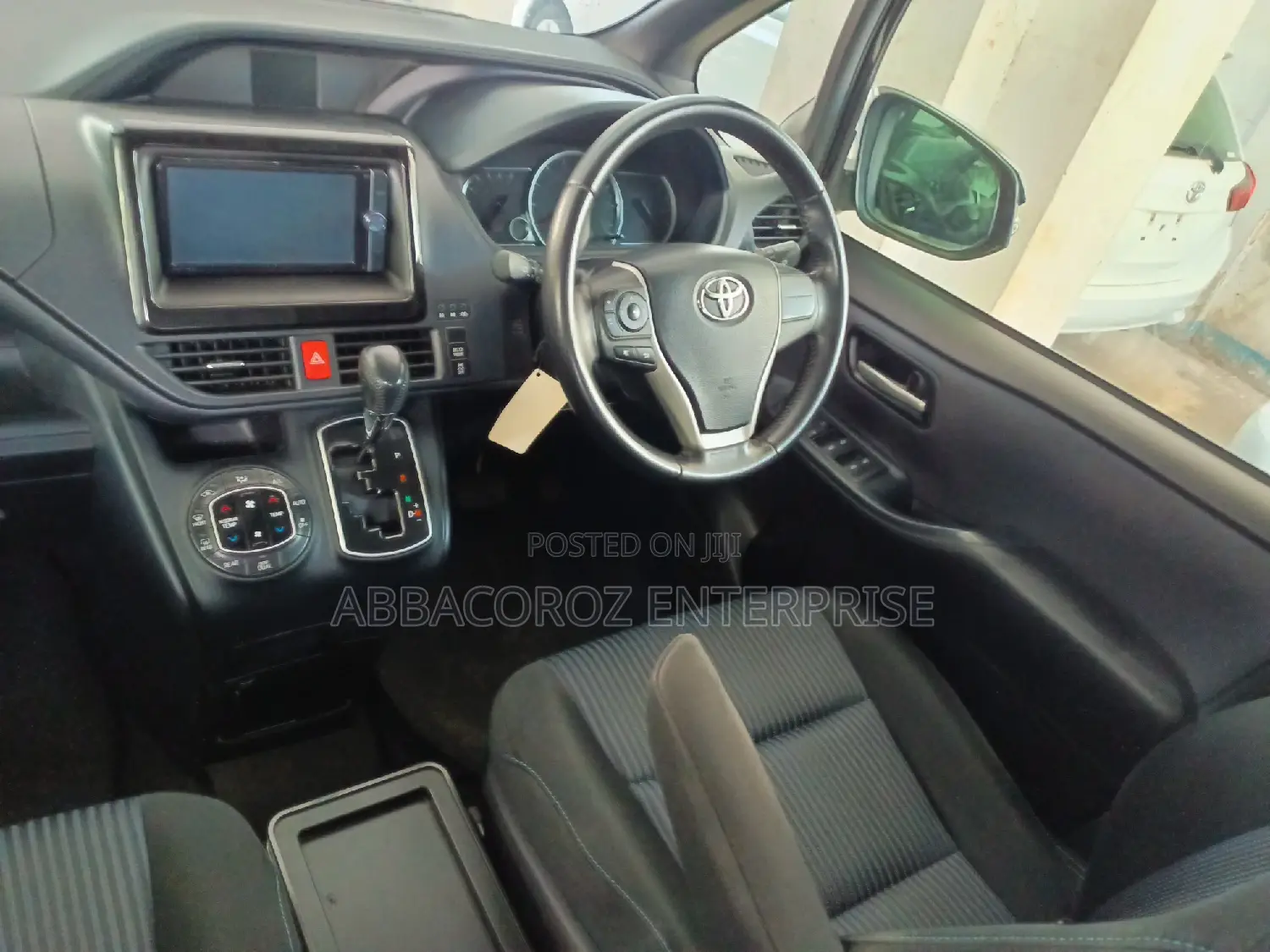 Toyota Noah 2.0 AWD (8 Seater) 2015 Black