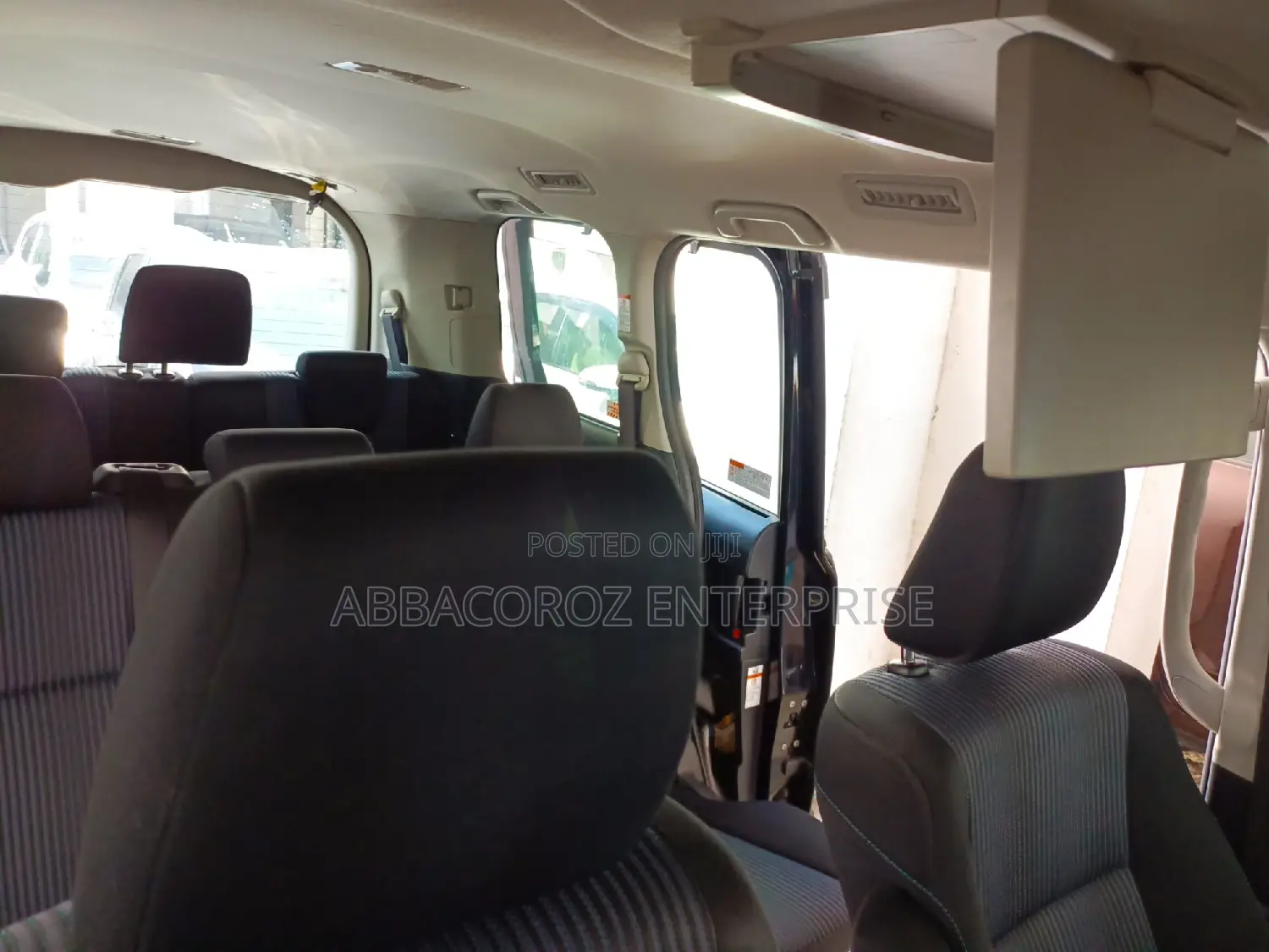 Toyota Noah 2.0 AWD (8 Seater) 2015 Black