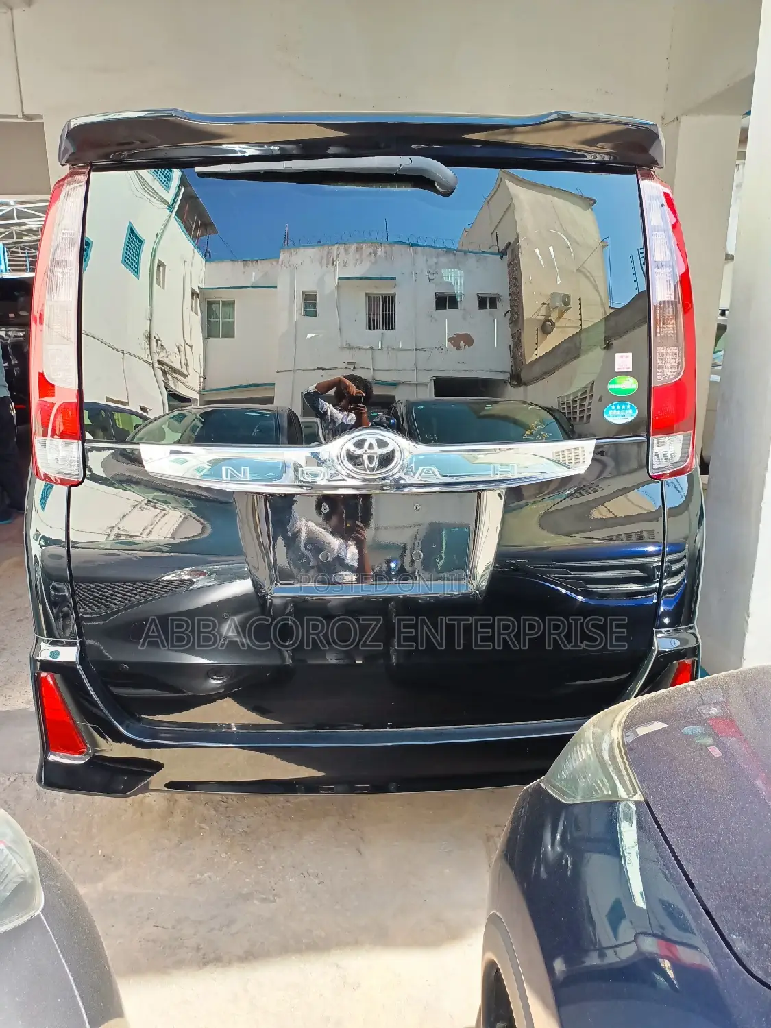 Toyota Noah 2.0 AWD (8 Seater) 2015 Black