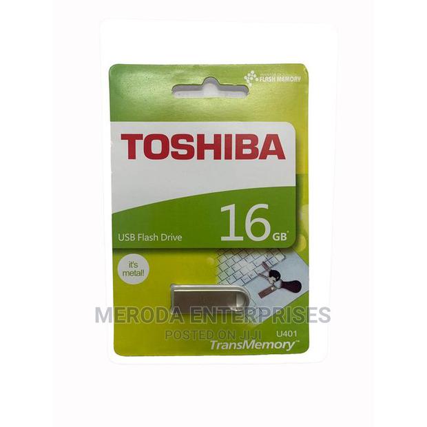 Toshiba 16gb Flash Disk -silver - main view