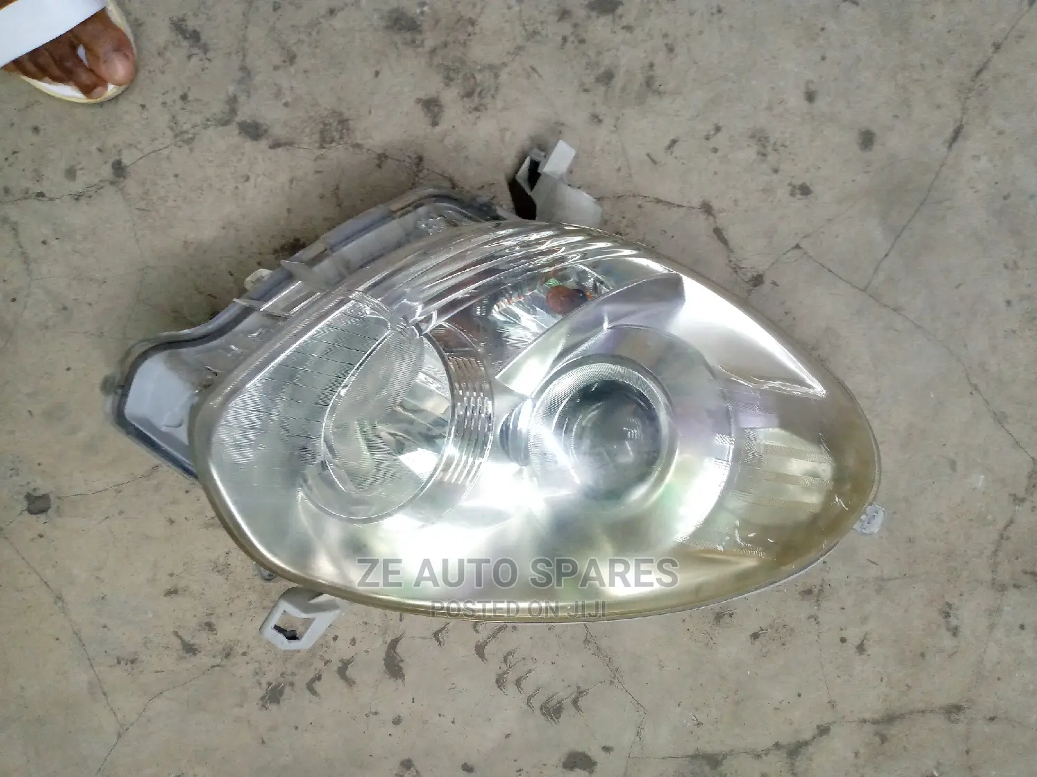 Passo 2010 Headlight