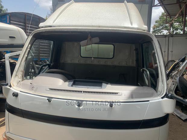 Toyota Dyna 2010 Front Windscreen - thumbnail 3