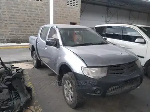 Mitsubishi L200 2008 Model Front Windscreen