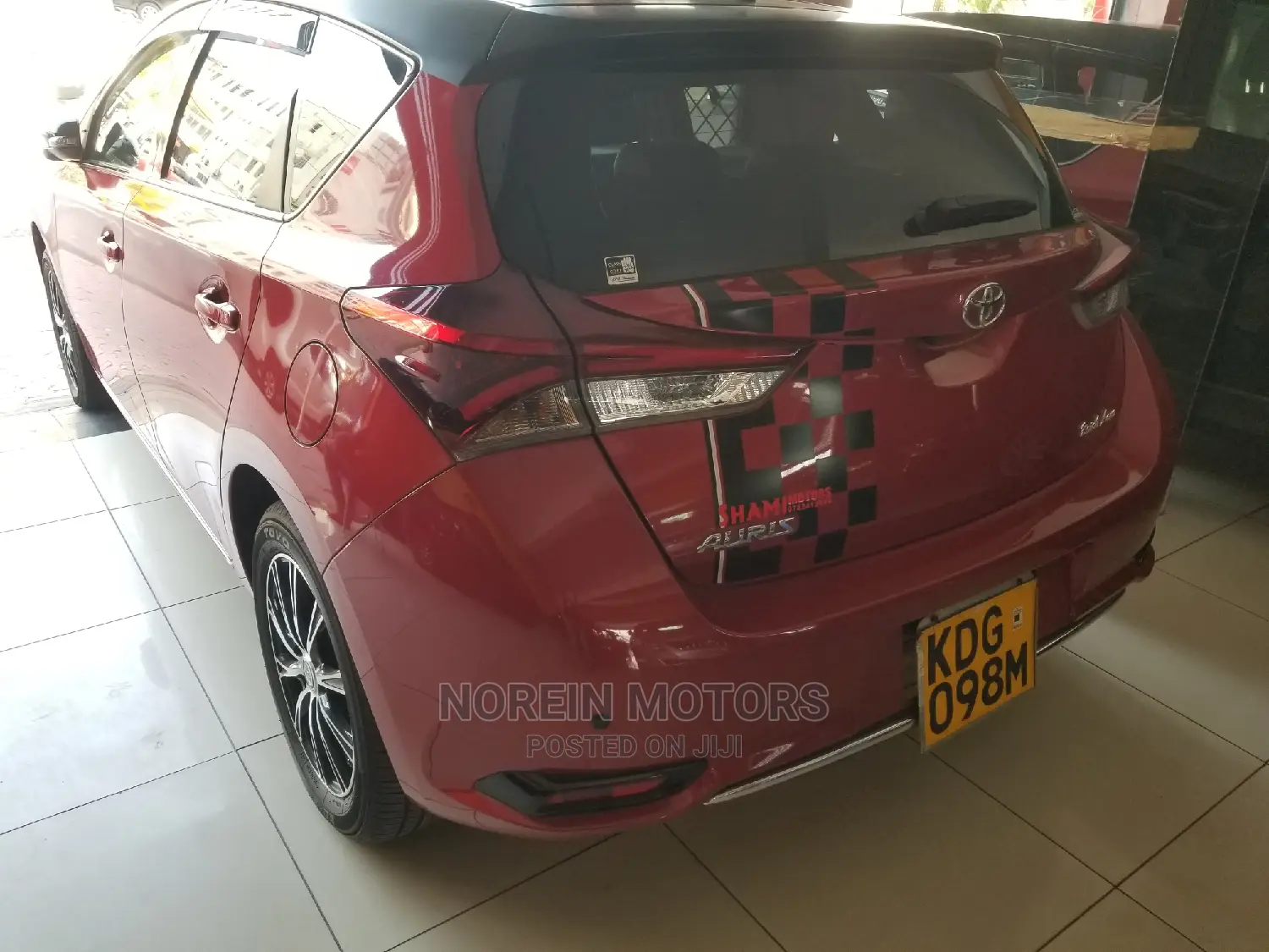 Toyota Auris 2014 Red
