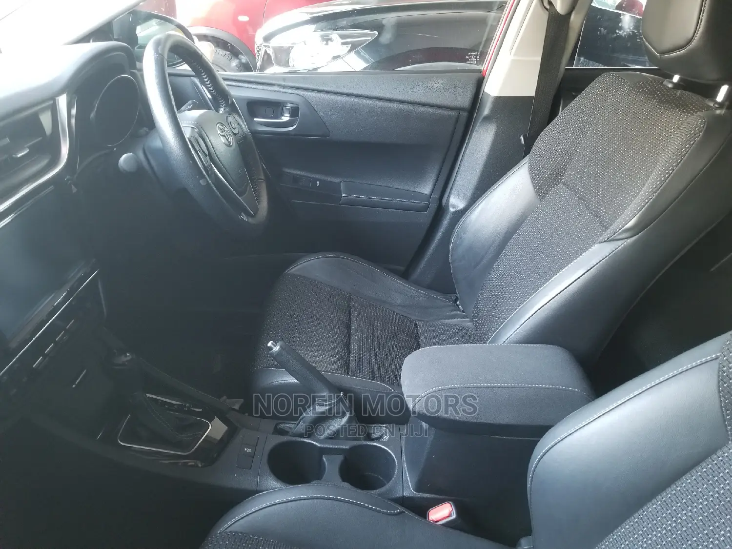 Toyota Auris 2014 Red