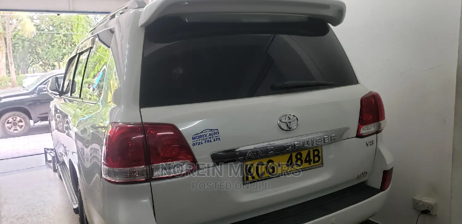 Toyota Land Cruiser 2008 Off White