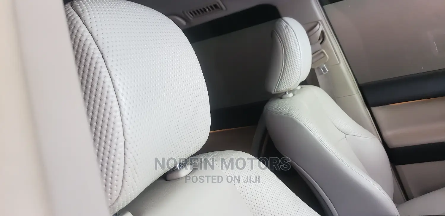 Toyota Land Cruiser Prado 2012 Gray