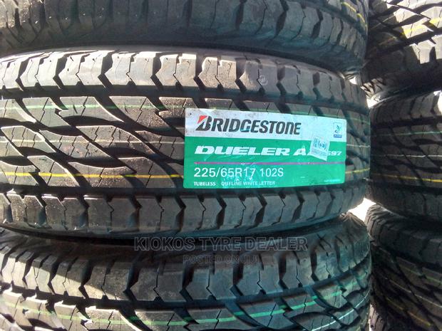 225 65 R17 Bridgestone a/T - main view