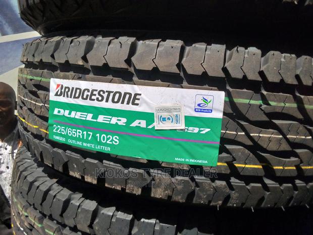 225 65 R17 Bridgestone a/T - thumbnail 2