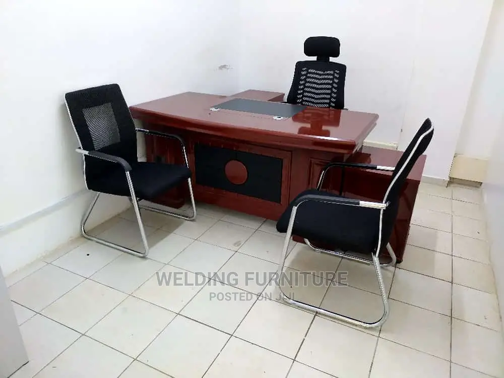 Exclusive Office Chair and Desk